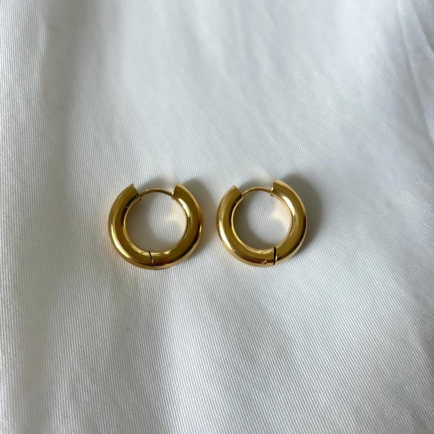 Classic Hoop Örhänge Guld